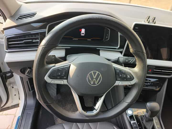 Фото 7 - Volkswagen Tiguan L Pro