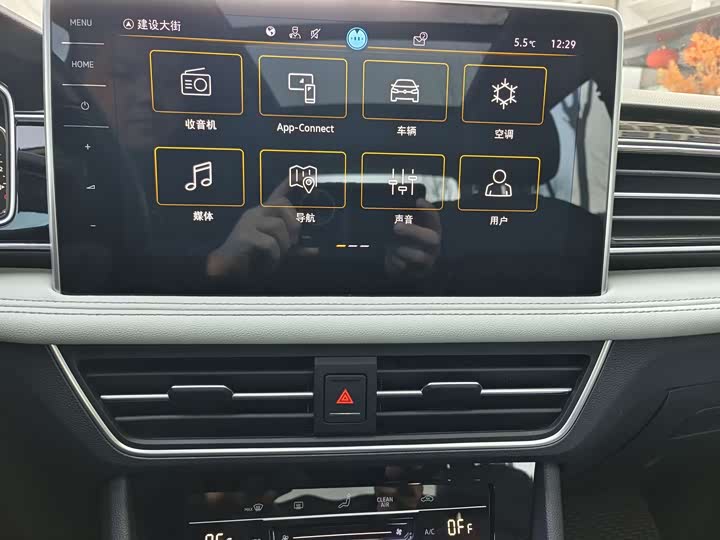 Фото 8 - Volkswagen Tiguan L Pro