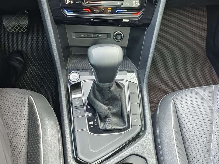 Фото 9 - Volkswagen Tiguan L Pro