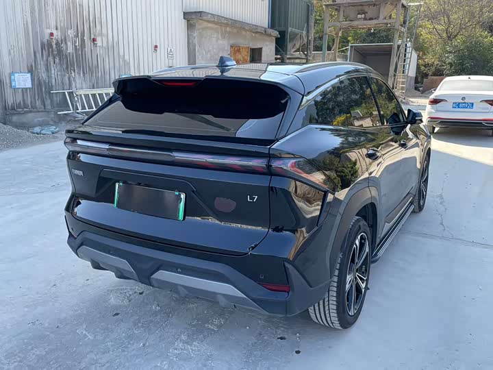 Фото 7 - Geely Galaxy L7