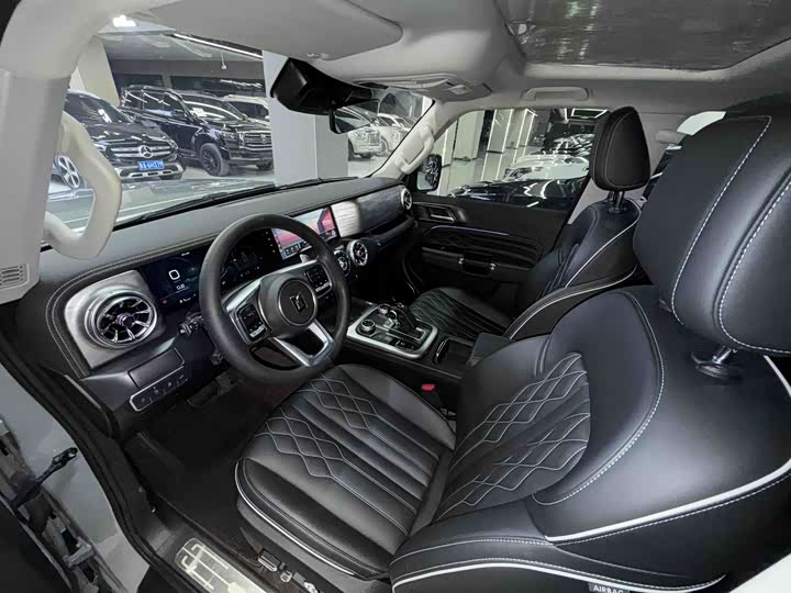 Фото 7 - Tank 300