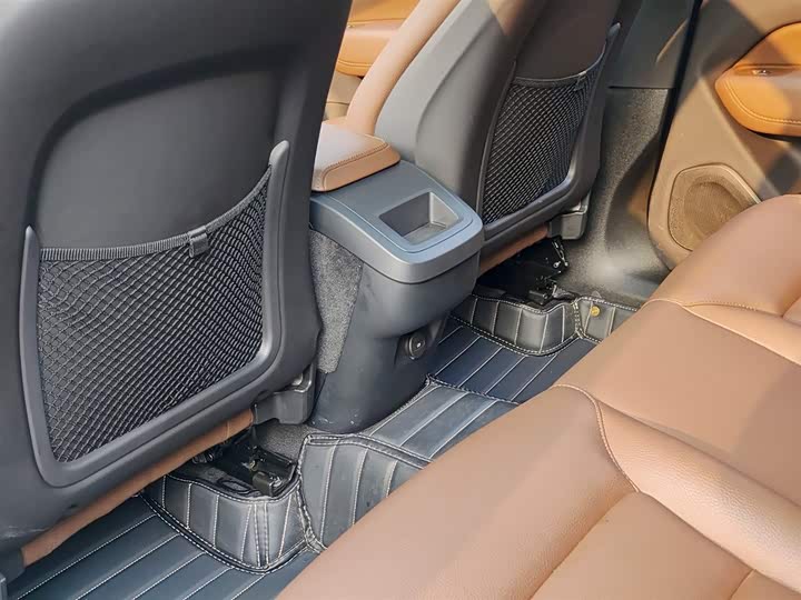 Фото 9 - Volvo XC60