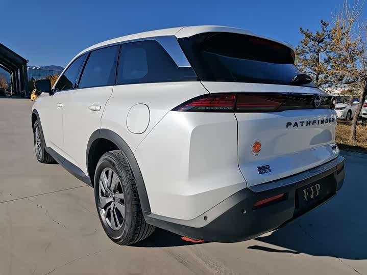 Фото 7 - Nissan Pathfinder