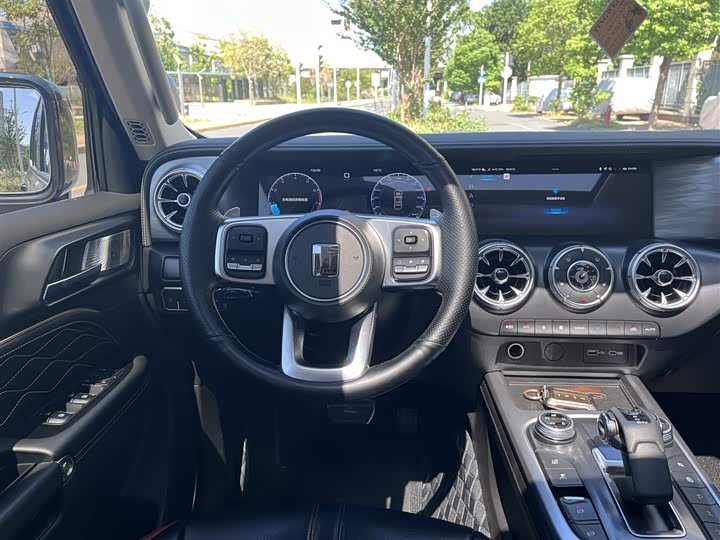 Фото 7 - Tank 300