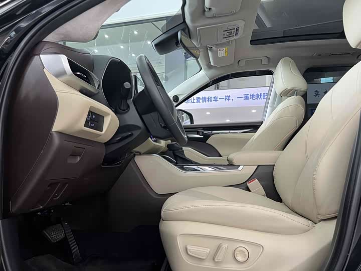 Фото 4 - Toyota Highlander