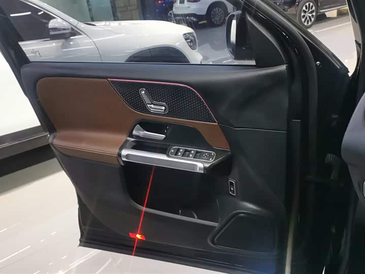 Фото 7 - Mercedes-Benz GLB-Class