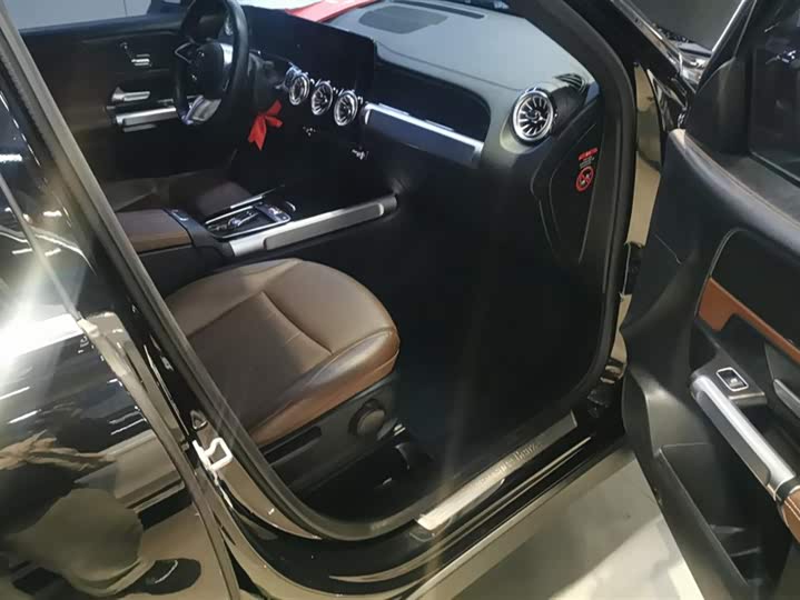 Фото 8 - Mercedes-Benz GLB-Class