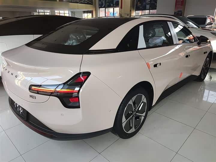 Фото 7 - XPeng Mona M03