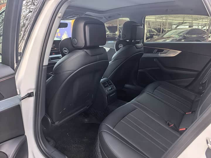 Фото 7 - Audi A4L