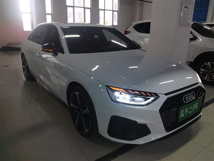 Фото 4 - Audi A4L