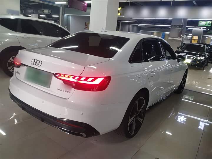 Фото 7 - Audi A4L