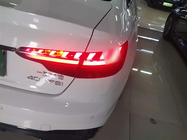 Фото 8 - Audi A4L