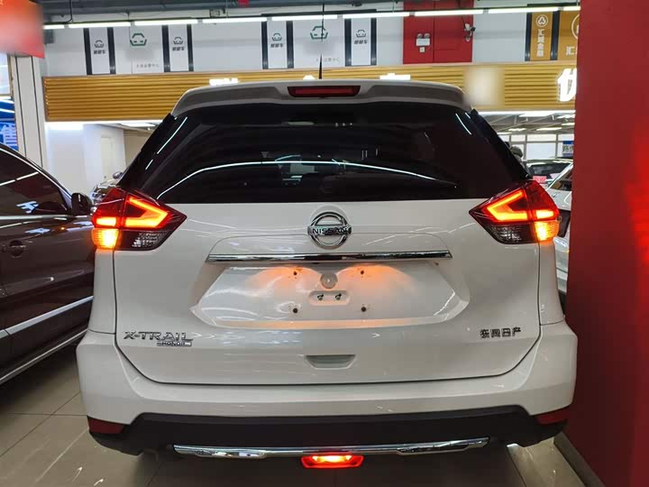 Фото 6 - Nissan X-Trail