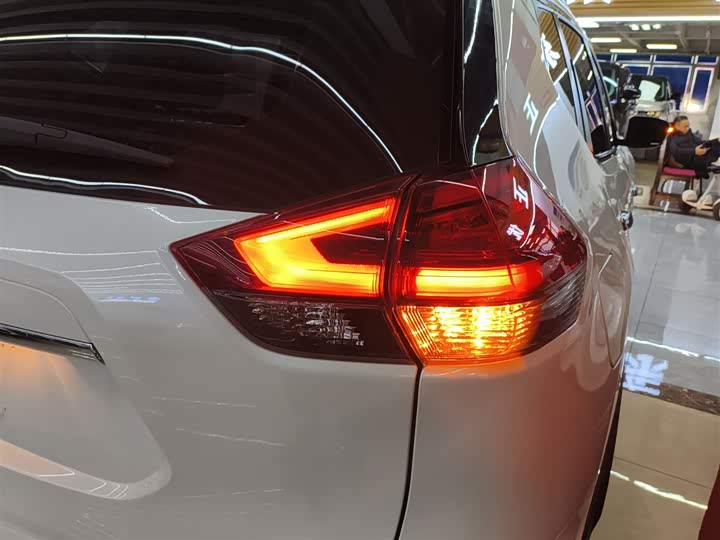 Фото 8 - Nissan X-Trail