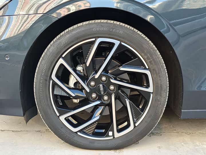 Фото 7 - Lincoln Z (Zephyr)