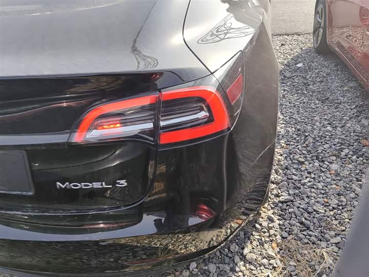 Фото 8 - Tesla Model 3