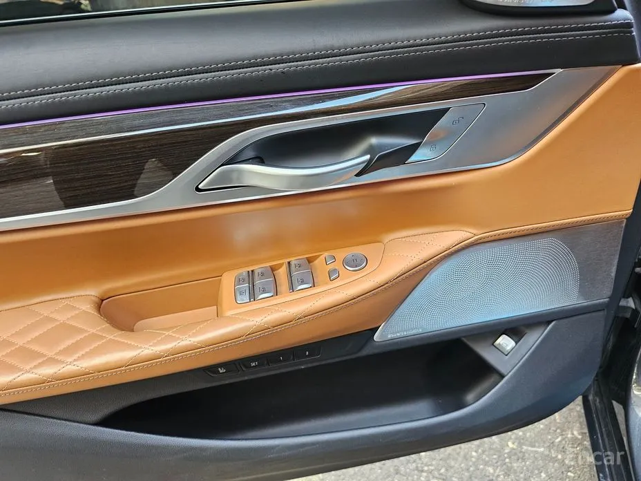 Фото 10 - BMW 7 Series