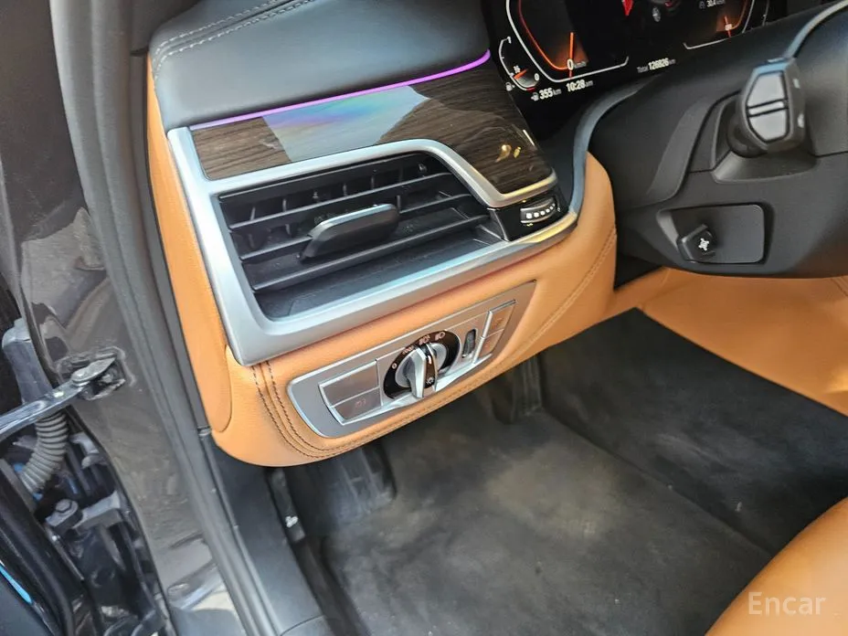 Фото 11 - BMW 7 Series