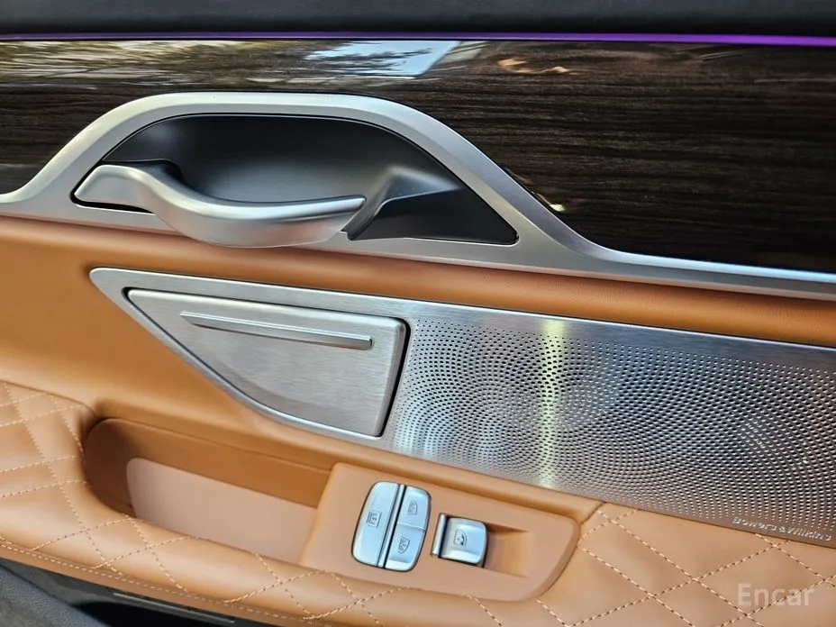 Фото 13 - BMW 7 Series