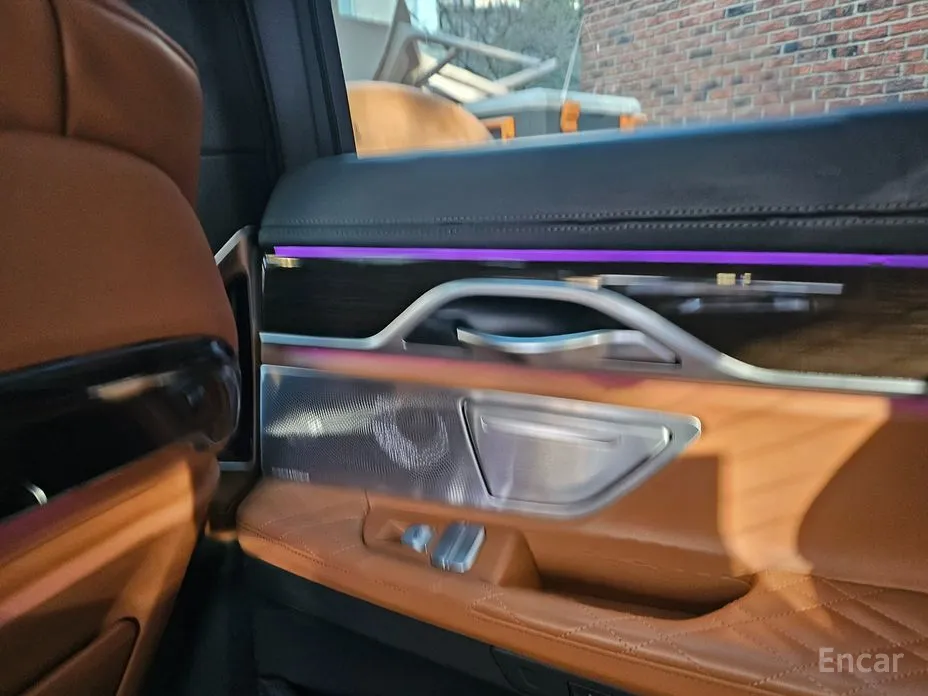 Фото 14 - BMW 7 Series