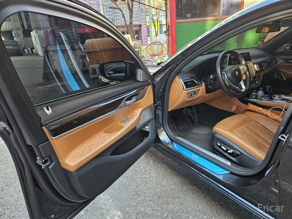 Фото 16 - BMW 7 Series