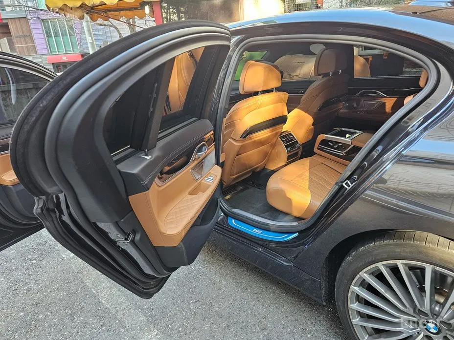 Фото 17 - BMW 7 Series