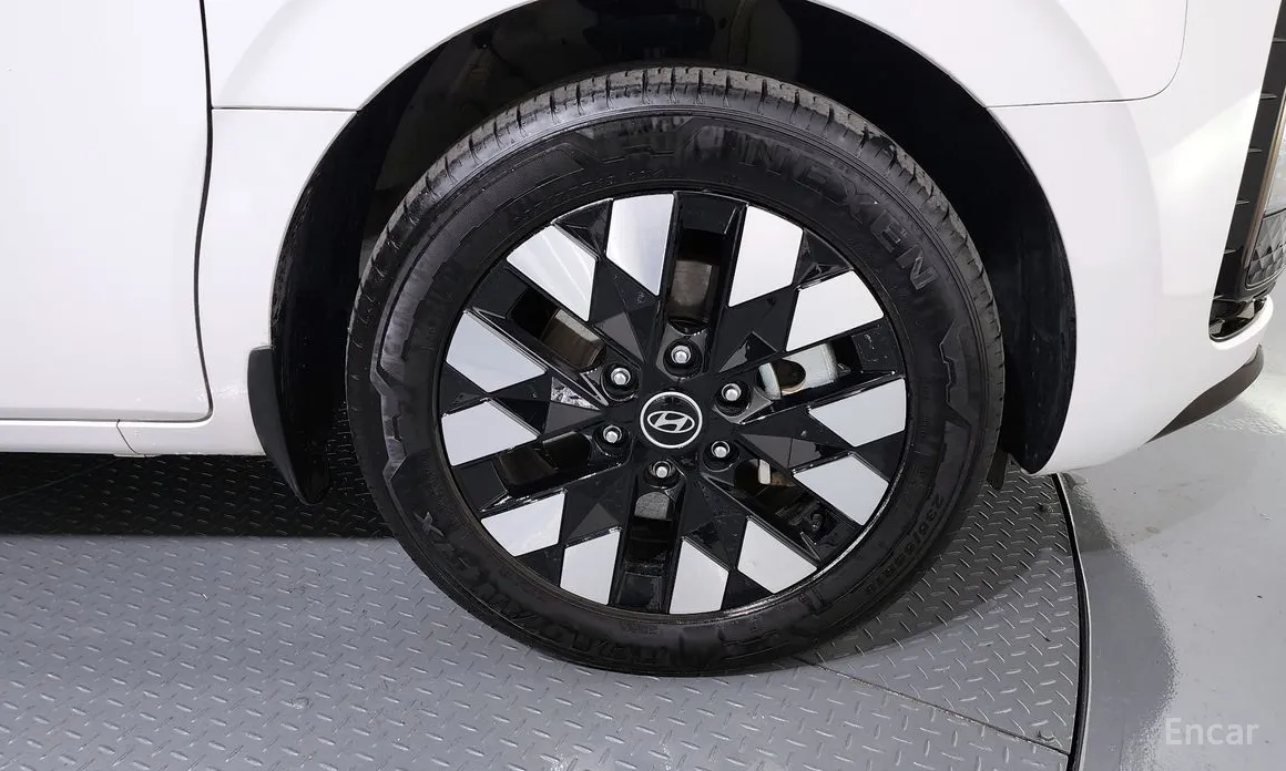 Фото 5 - Hyundai Staria