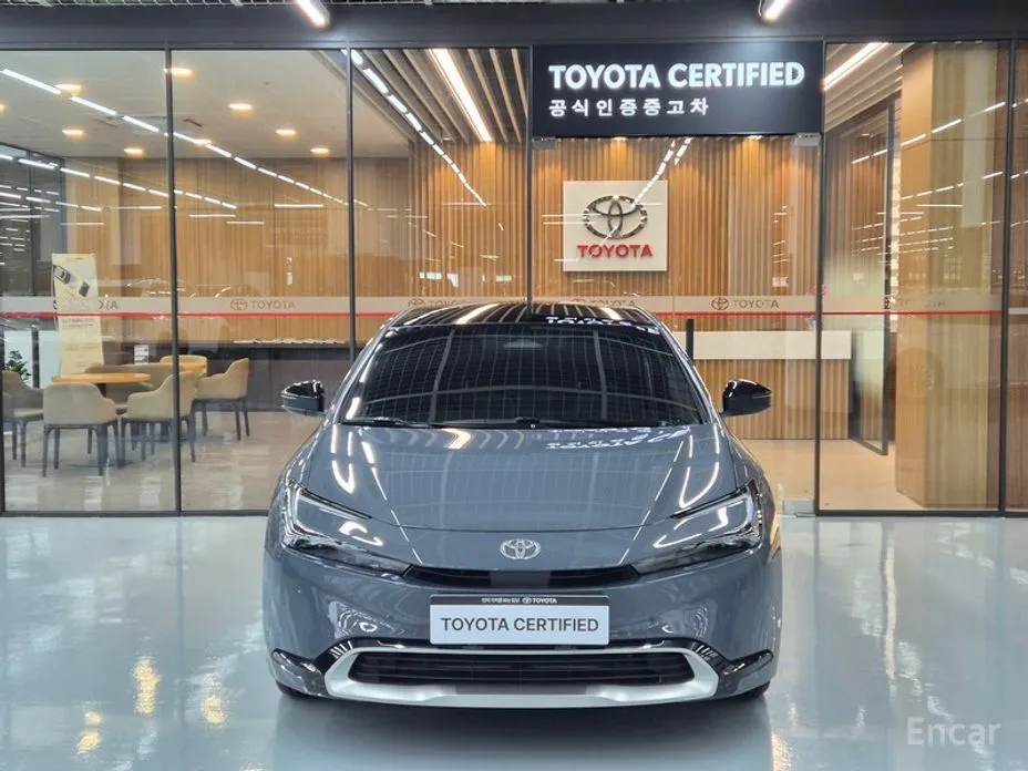 Фото 2 - Toyota Prius