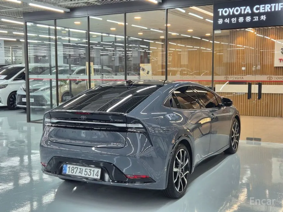 Фото 3 - Toyota Prius