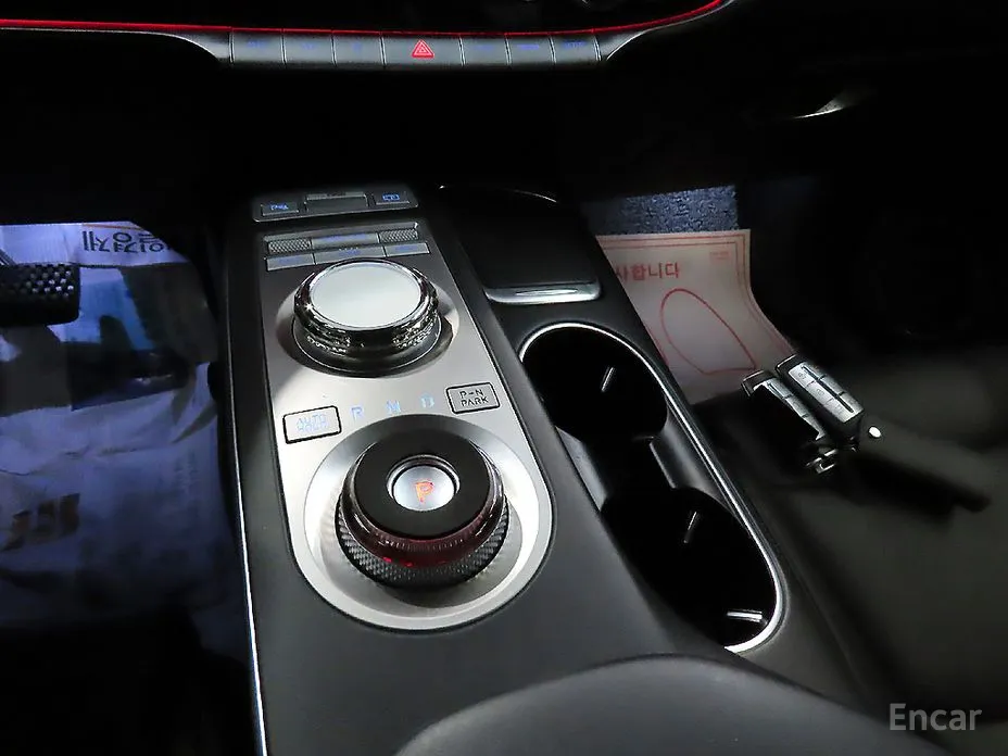 Photo 13 - Genesis GV70