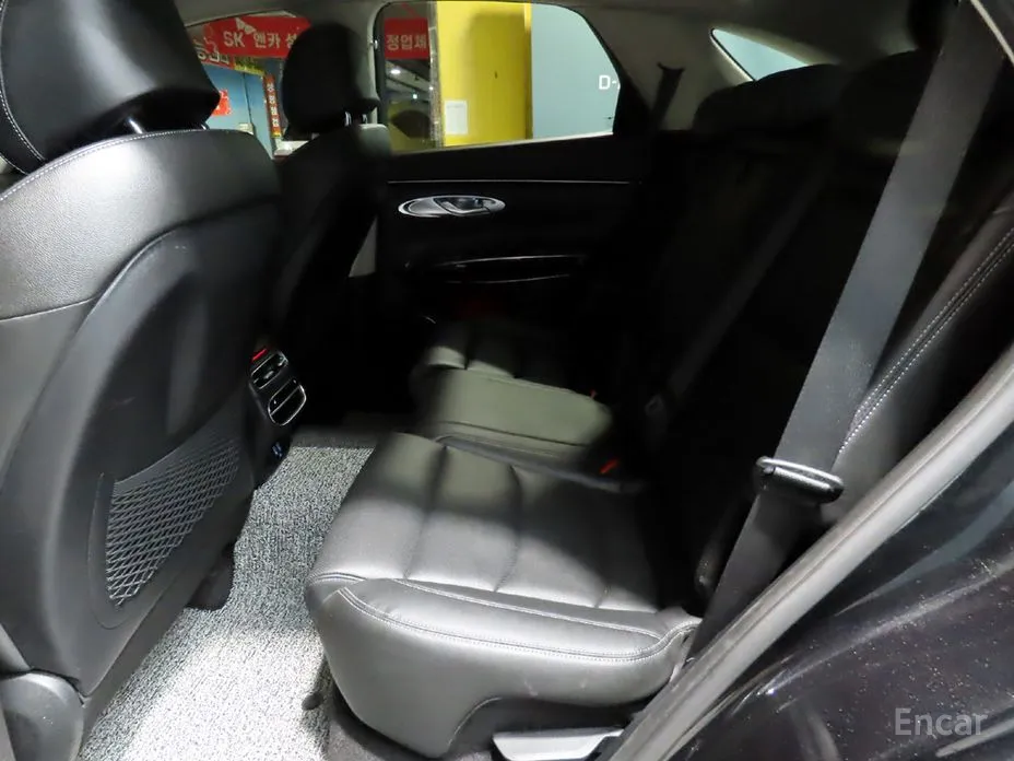 Photo 7 - Genesis GV70