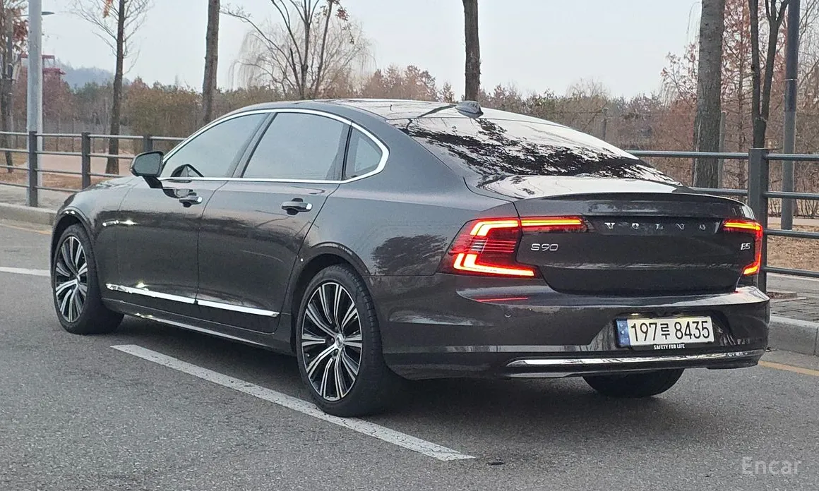 Фото 2 - Volvo S90