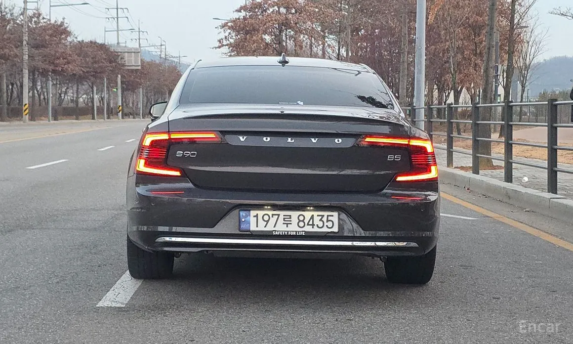 Фото 4 - Volvo S90