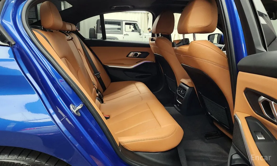 Photo 12 - BMW 3 Series