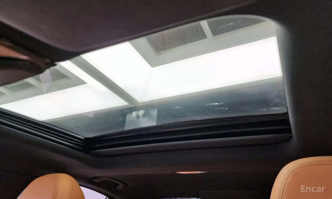 Photo 18 - BMW 3 Series