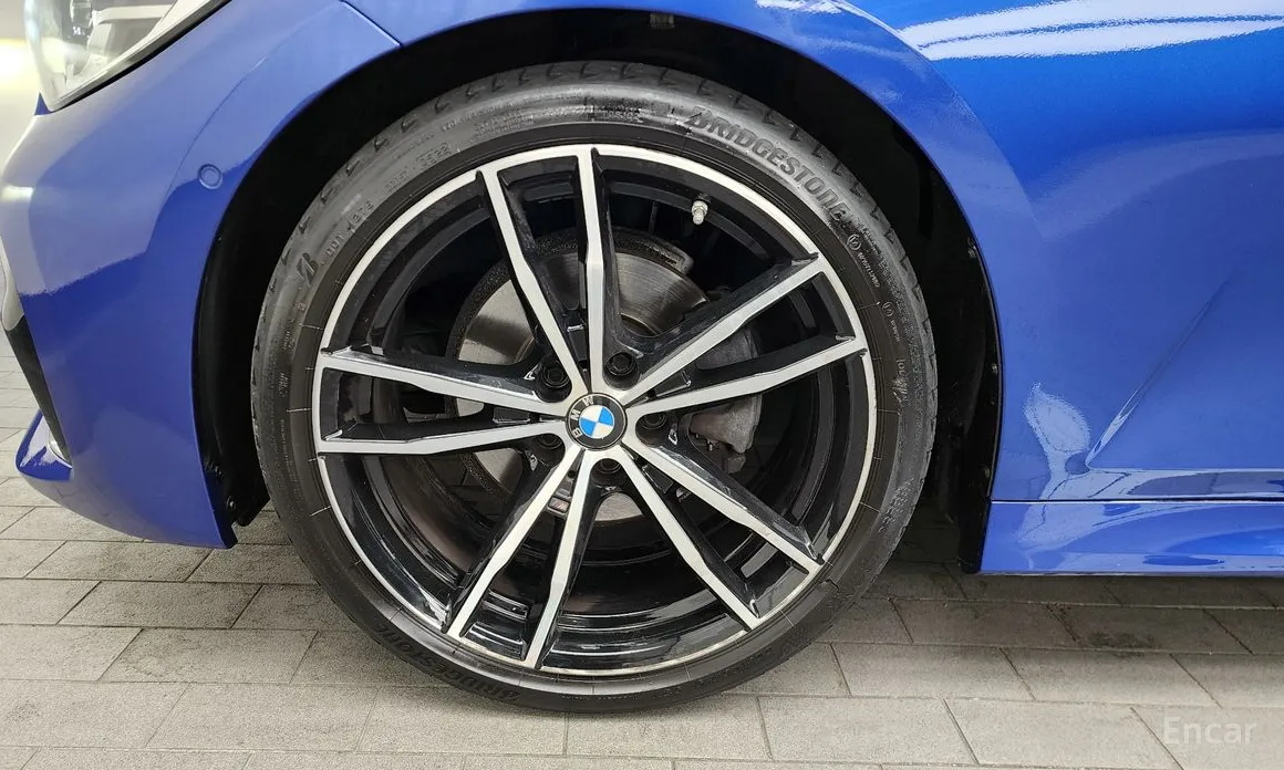 Photo 5 - BMW 3 Series