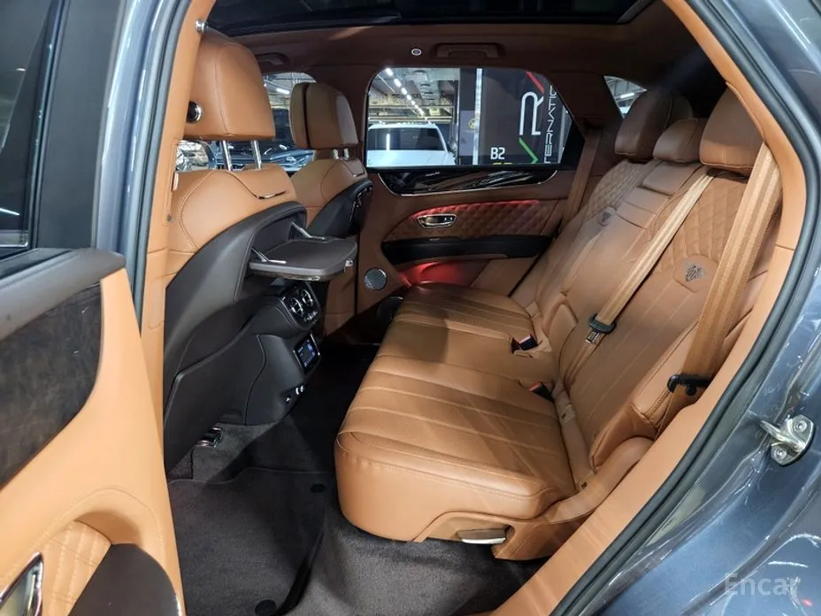 Фото 11 - Bentley Bentayga
