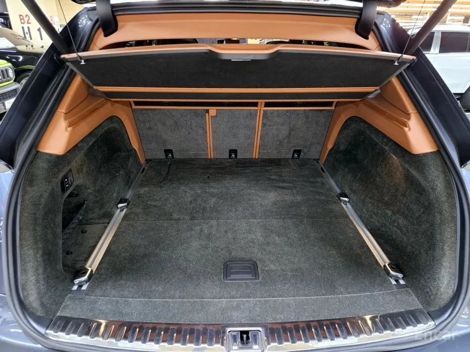 Фото 16 - Bentley Bentayga