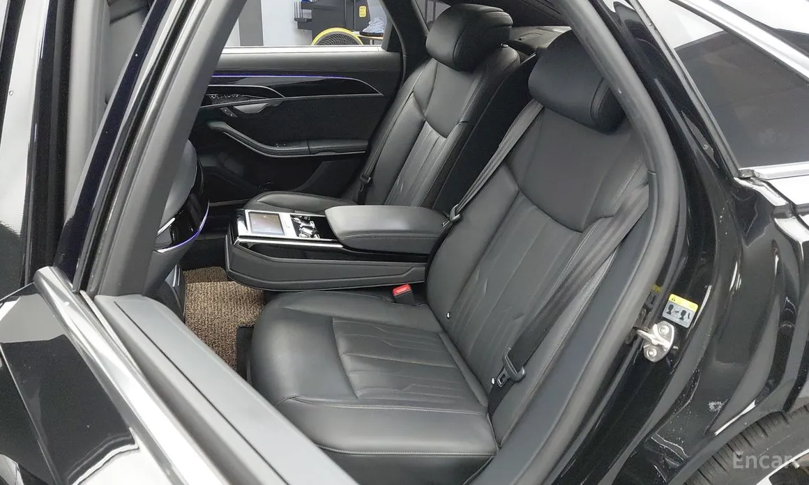 Фото 12 - Audi A8