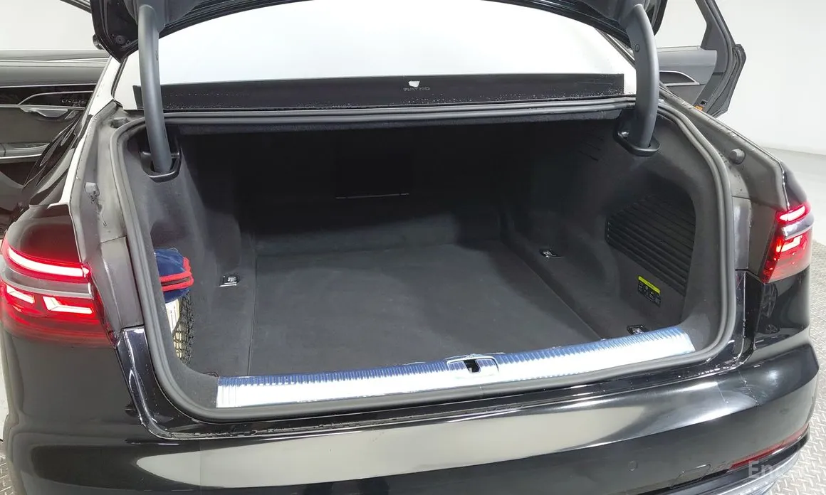 Фото 19 - Audi A8