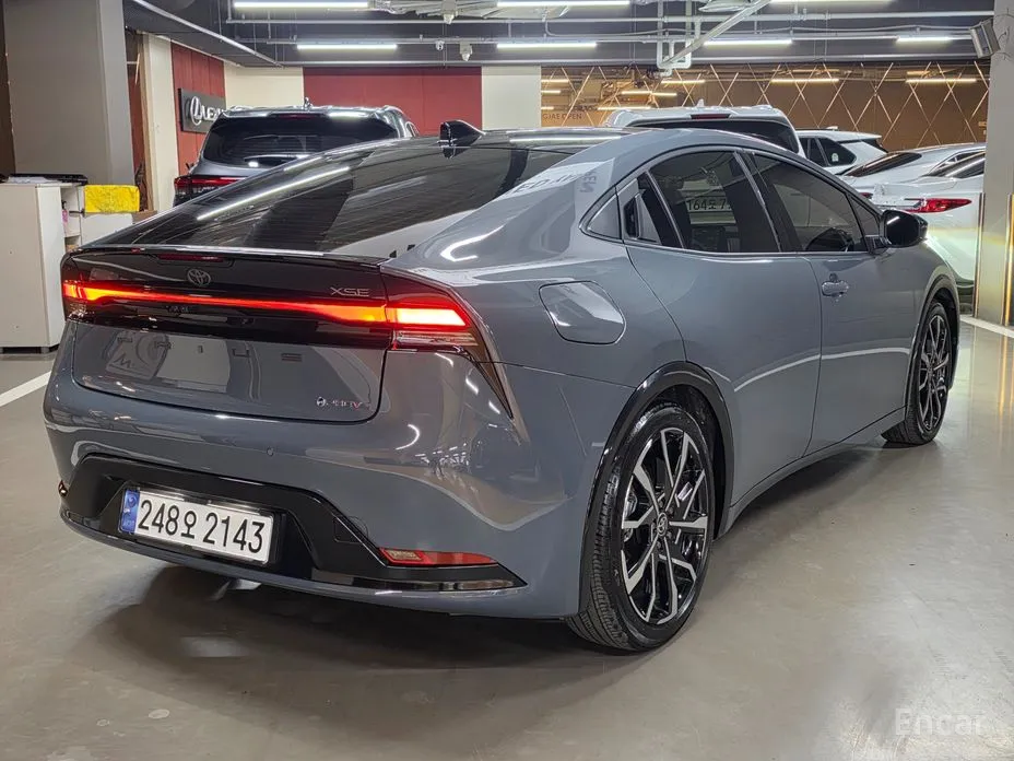 Фото 2 - Toyota Prius