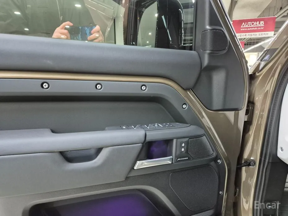 Фото 10 - Land Rover Defender