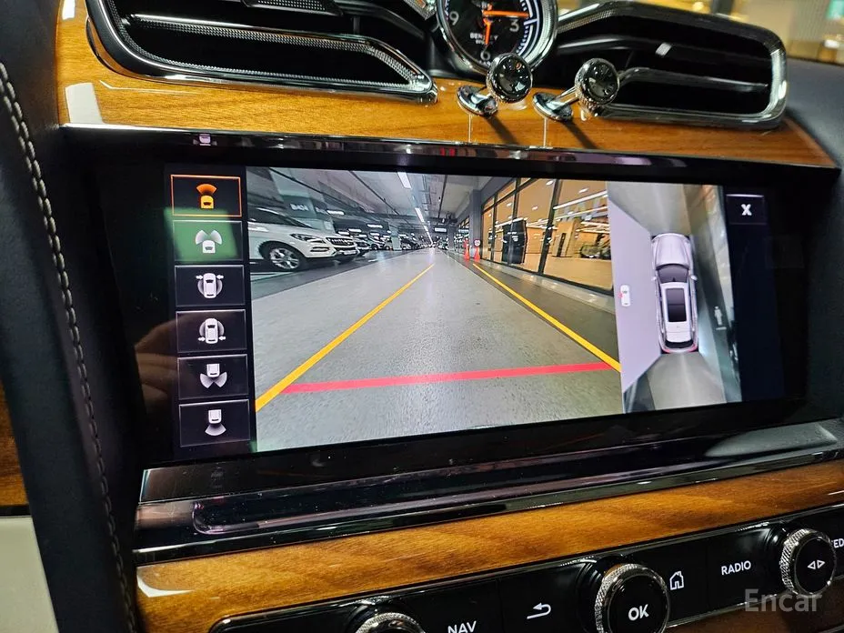 Фото 11 - Bentley Bentayga