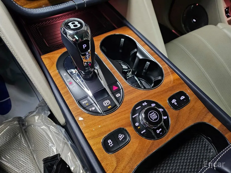 Фото 13 - Bentley Bentayga