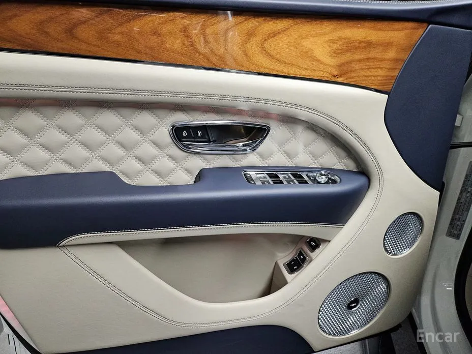 Фото 14 - Bentley Bentayga