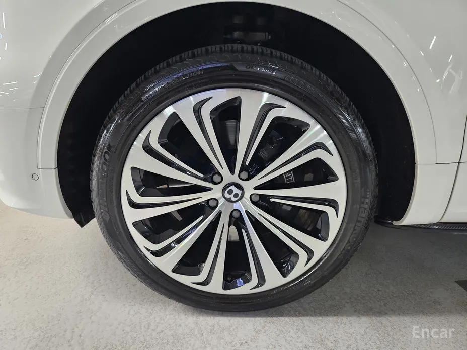 Фото 18 - Bentley Bentayga