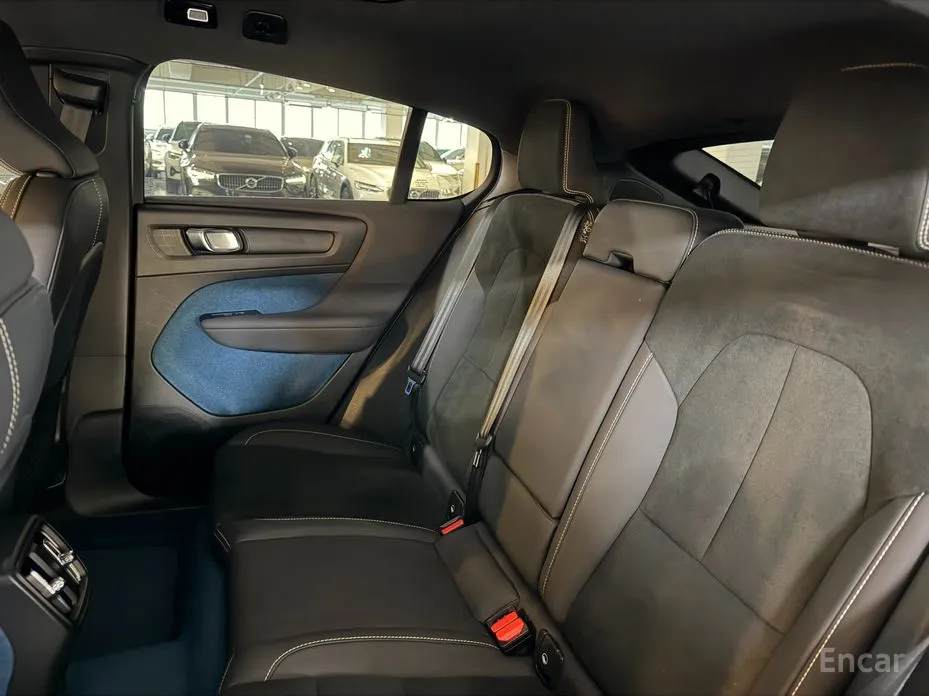 Фото 11 - Volvo C40