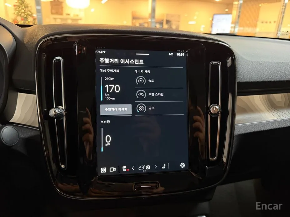 Фото 15 - Volvo C40