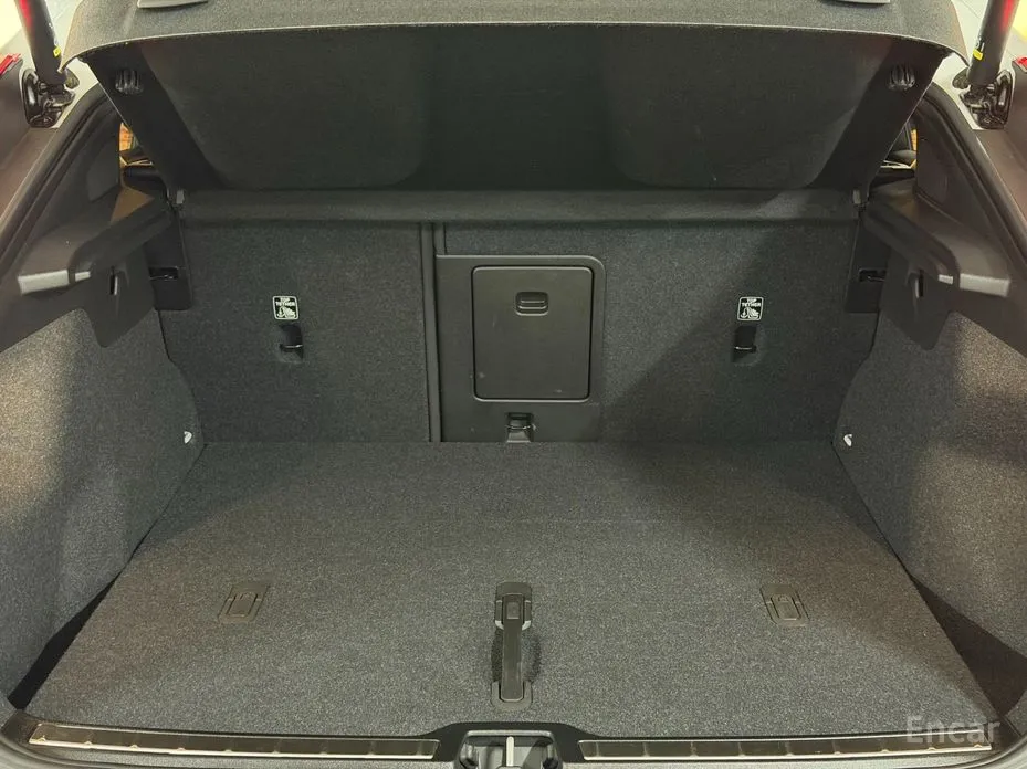 Фото 16 - Volvo C40