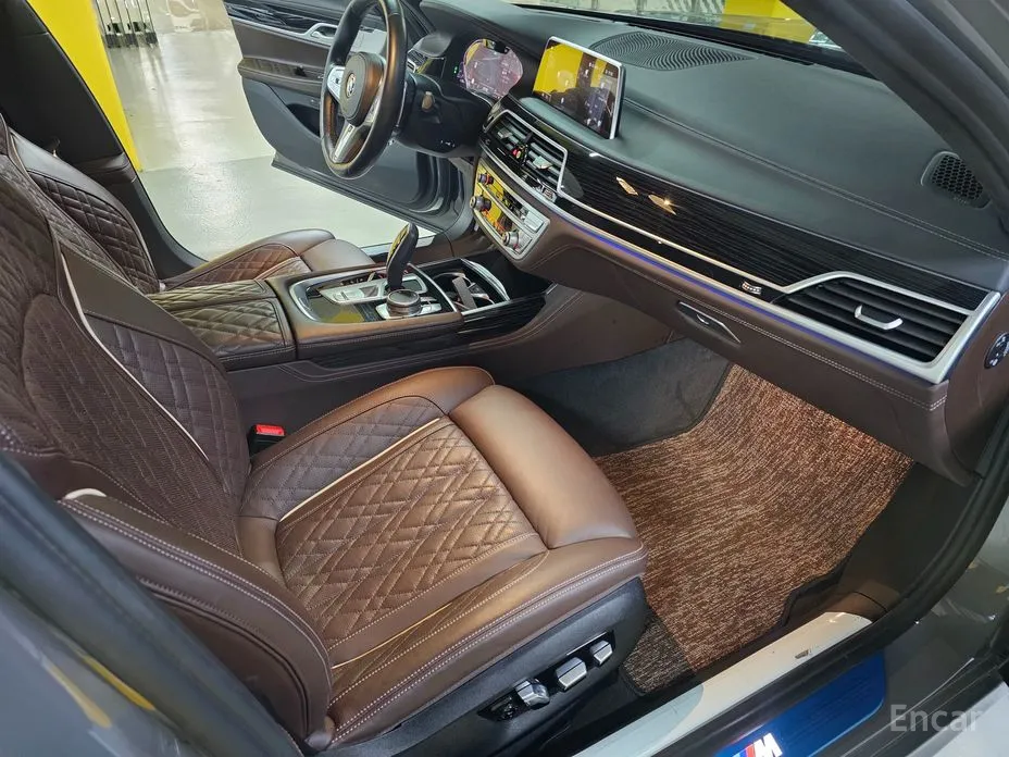 Фото 10 - BMW 7 Series
